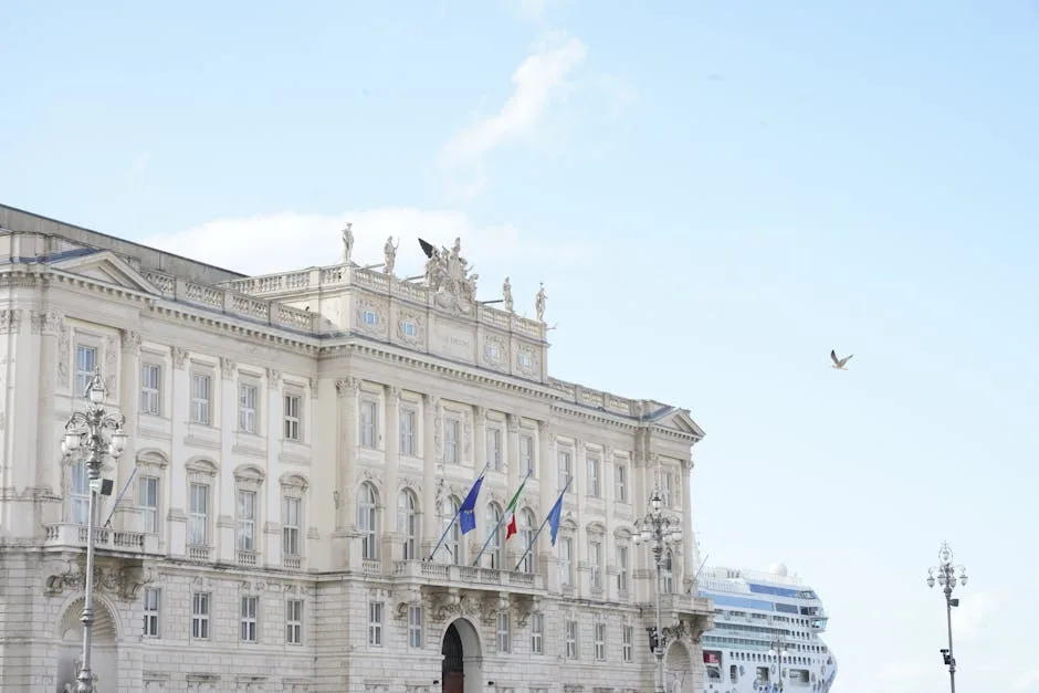 Balade matinale au port de Trieste travel tourism landmark