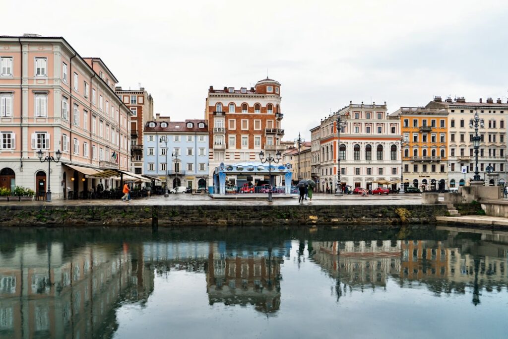 Les secrets du port de Trieste travel tourism landmark