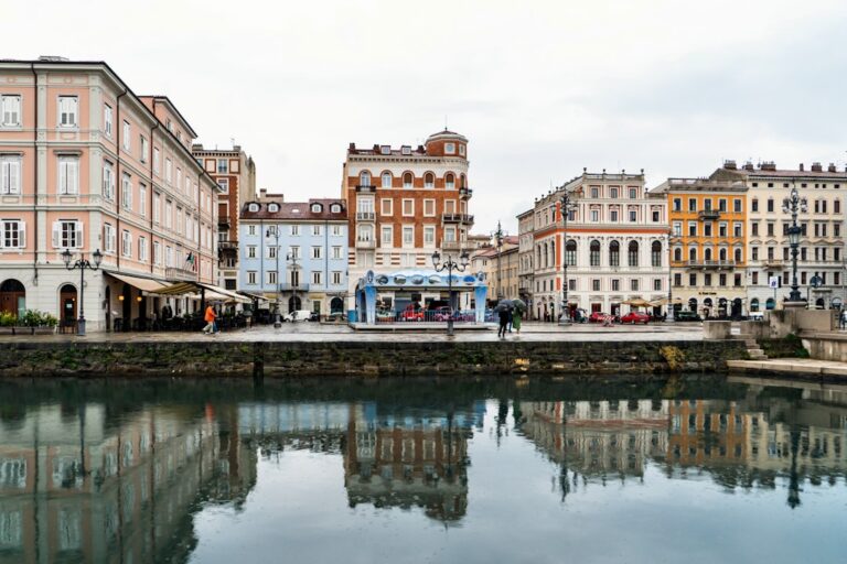 Les secrets du port de Trieste travel tourism landmark