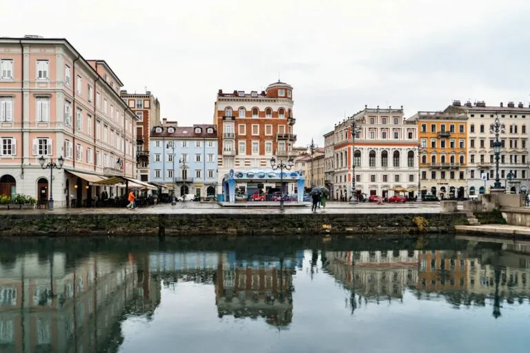 Les secrets du port de Trieste travel tourism landmark