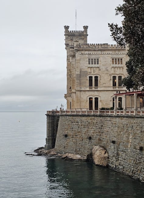 Sentier du Castello di Miramare Trieste travel tourism landmark